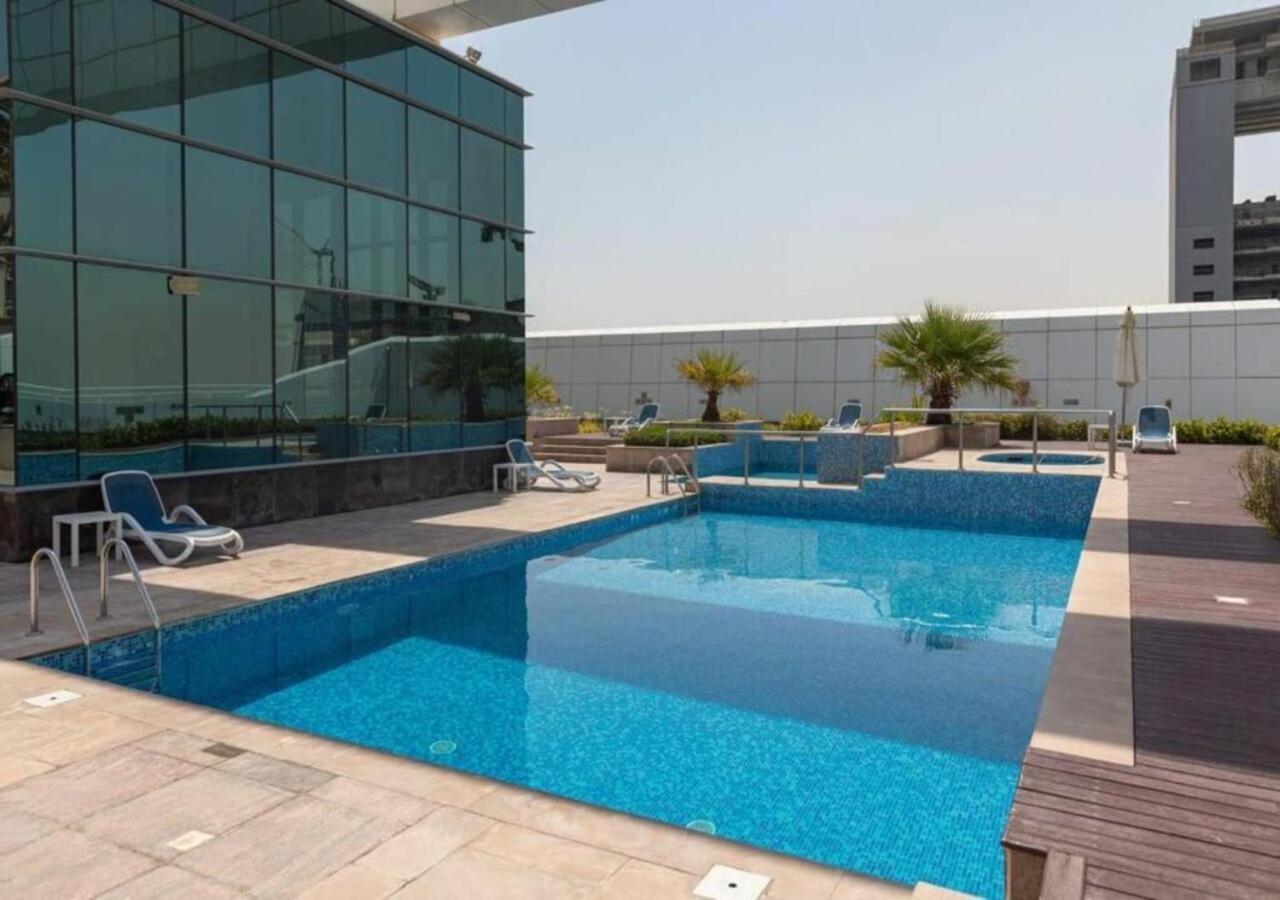 Cosmos Living Charming With Balcony Apartment Dubai