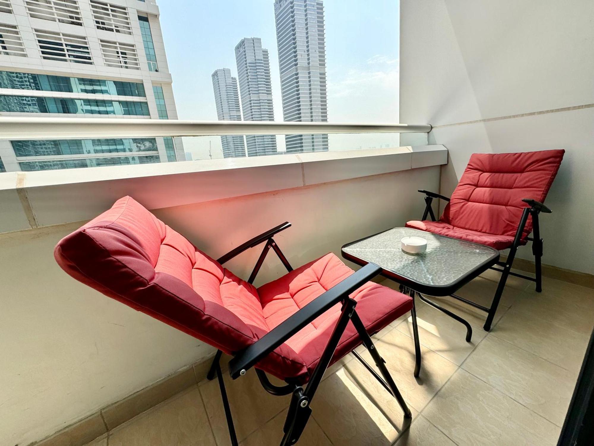 Cosmos Living Charming With Balcony Apartment Dubai